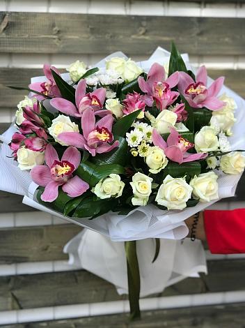 Букет цветов из: Розы и Хризантемы в Нижнеподкумском