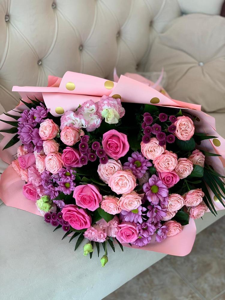 Букет цветов из: Хризантемы, Розы и Лизиантусы в Нижнеподкумском