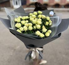 Букет Белые кустовые розы Солинеро в Нижнеподкумском