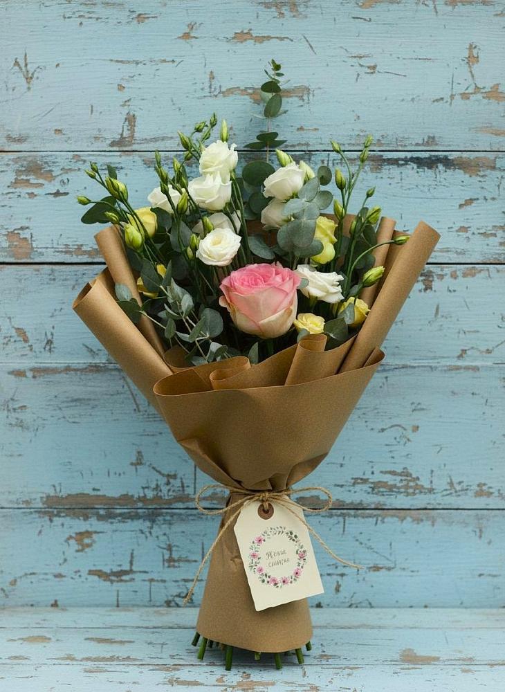 Букет цветов из: Розы и Лизиантусы в Нижнеподкумском