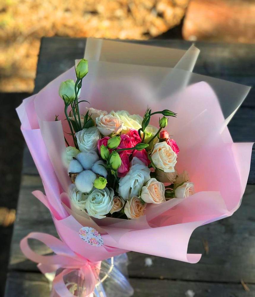 Букет цветов из: Розы и Лизиантусы в Нижнеподкумском