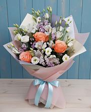 Букет цветов из:  Лизиантусы, Розы, Альстромерии и Гипсофила в Нижнеподкумском