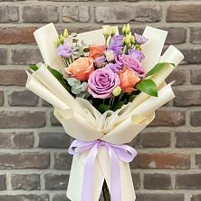 Букет цветов из:  Лизиантусы и Розы в Нижнеподкумском