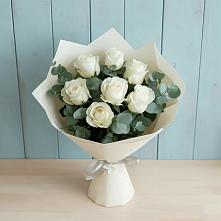 Букет Белые розы в Эвкалипте в Нижнеподкумском