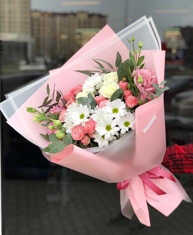 Букет цветов из: Розы, Лизиантусы и Хризантемы в Нижнеподкумском