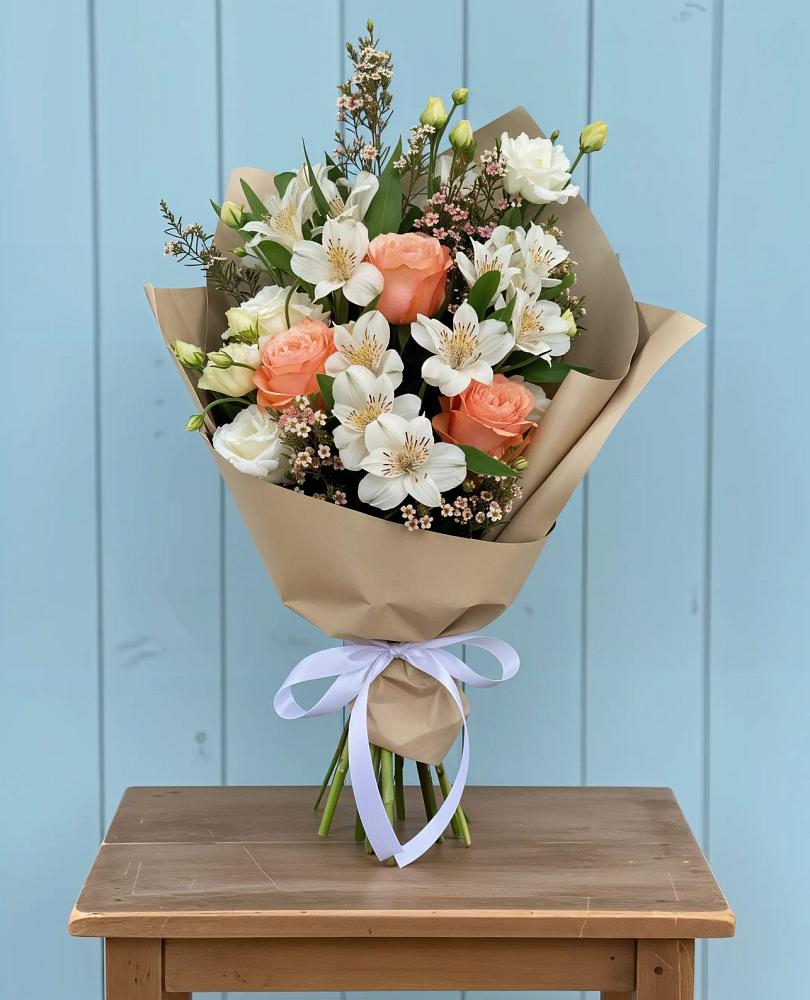 Букет цветов из: Альстромерии, Лизиантусы, Розы и Хризантемы в Нижнеподкумском