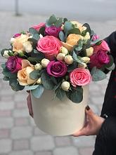 Цветочная композиция из Розы в шляпной коробке в Нижнеподкумском