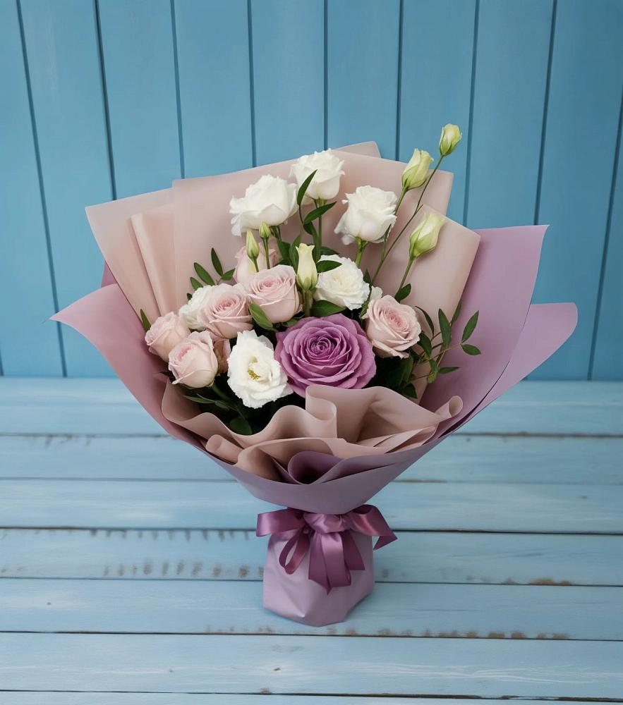 Букет цветов из: Розы и Лизиантусы в Нижнеподкумском